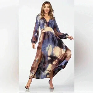 Blumin‎ Apparel size large tie dye with metallic silver thread. V neck. NWOT